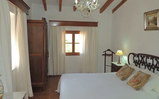 Charming Villa With Pool in Algaida