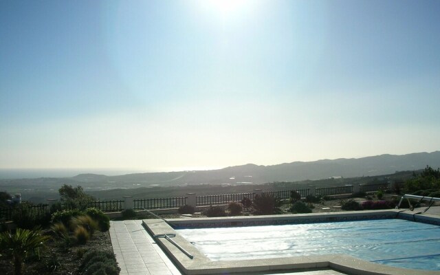 Delightful Villa in Algarrobo with Beach Nearby