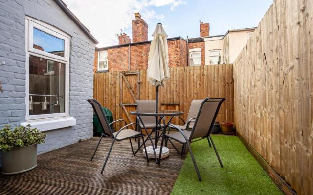 Large and Luminous Liverpool Home With Garden