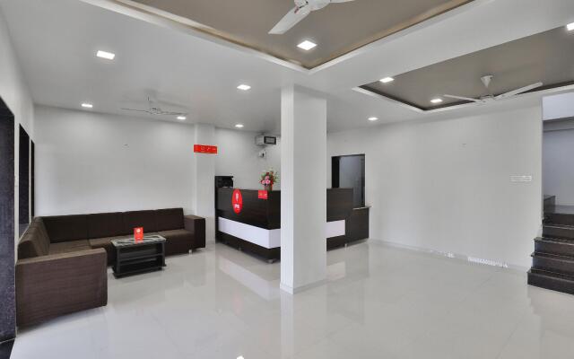 Collection O 16383 Raj Palace