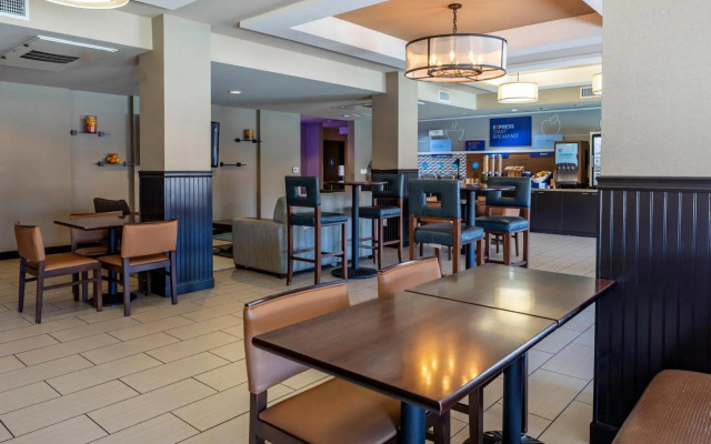 Holiday Inn Express & Suites Indio - Coachella Valley by IHG