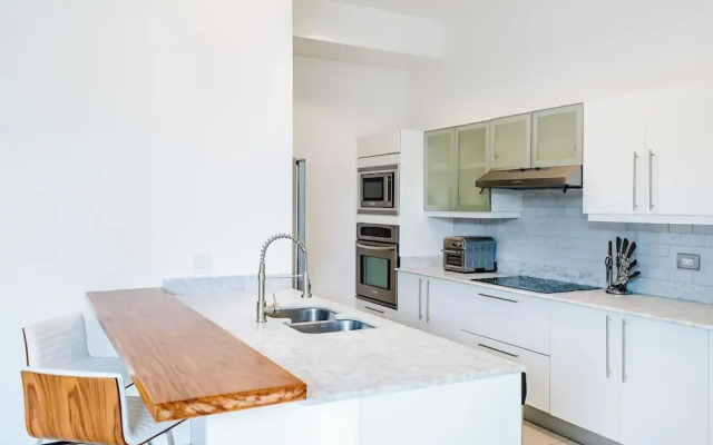 mVillas - Luxury 2Bed 2Bath Condo w Pool