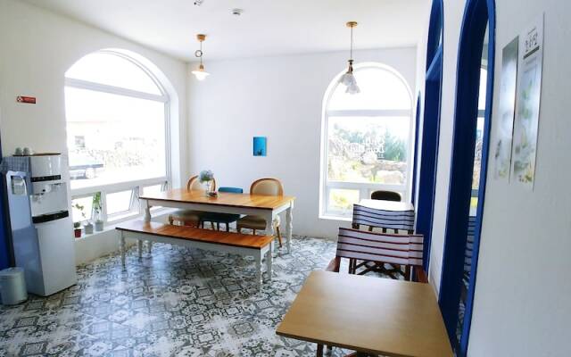 Love Jeju Sanbangsan Guesthouse - Hostel