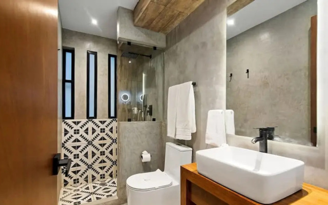 Ocean Breeze Loft Steps Away From Hotel Zone