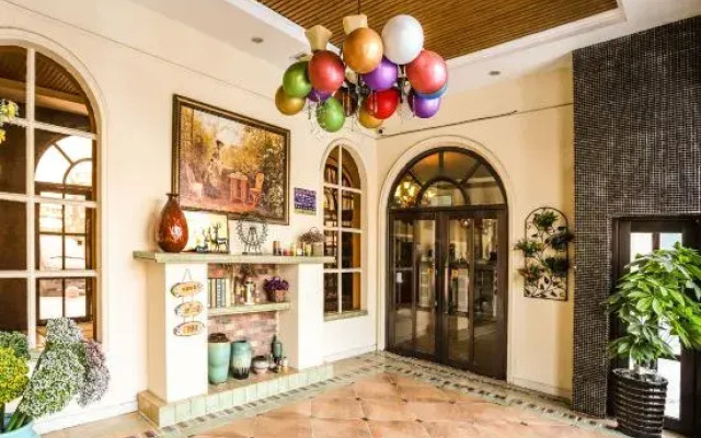 California Journey Holiday Inn (FAW Wuyue Plaza)