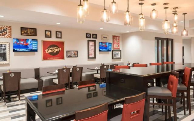 Holiday Inn Indianapolis Airport by IHG