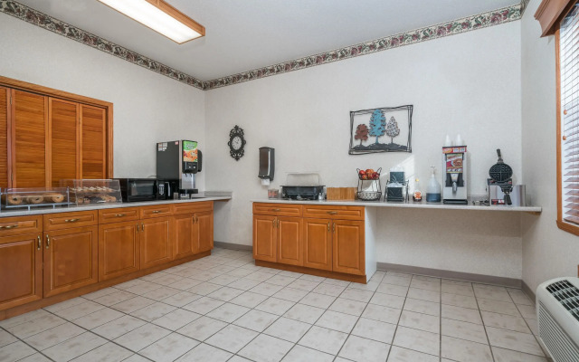 Travelodge and Suites Fargo/Moorhead
