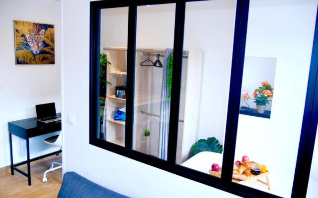 Oasis Au Coeur de Ville Sens (Adults Only)