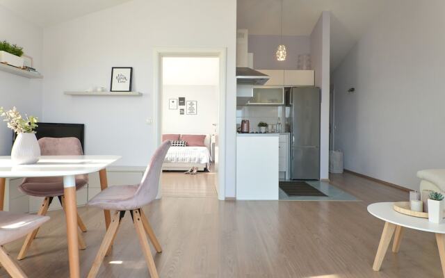 Mar deLuxe Apartments