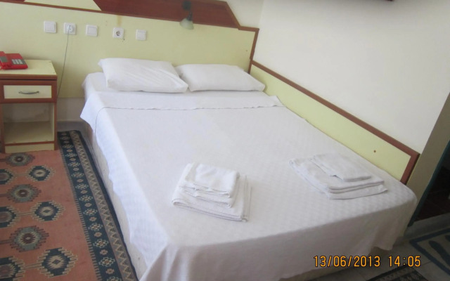 Red Rose Hotel