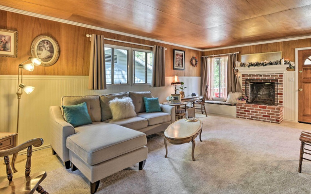 Cozy Crestline Cabin, Close to Lakes, Parks!