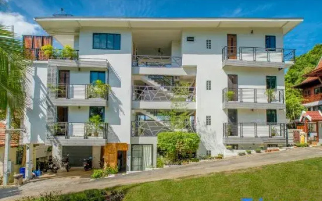 Penthouse Crystal Bay Apartments