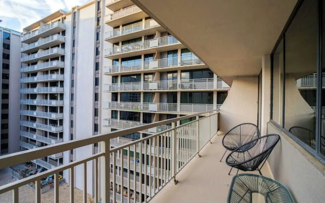 Close to Airport in Crystal City