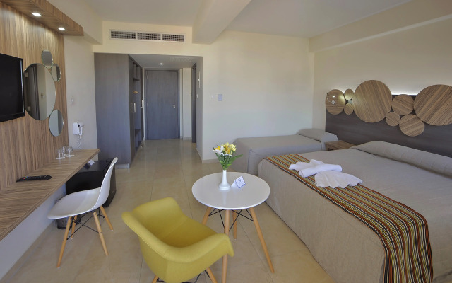 Nelia Beach Hotel & Spa