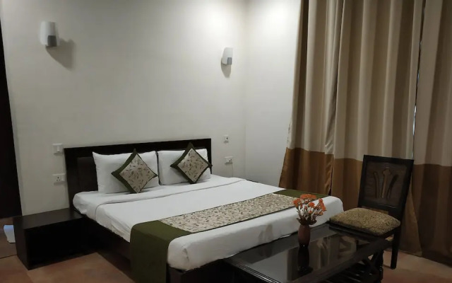 Golden Palm Suites
