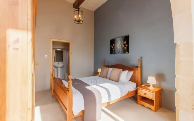 Naduri, Beautiful Gozitan Villa + Pool