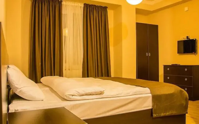Hotel Hilltop
