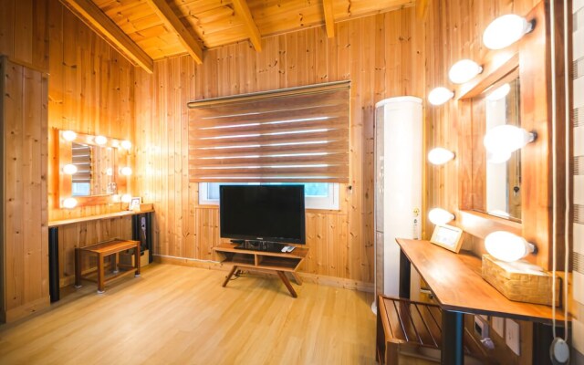 Jeju Hyeoppjae Some&ssam Guesthouse