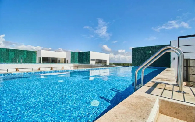 2 Bedroom apartment with 2 Pools, Wifi & GYM