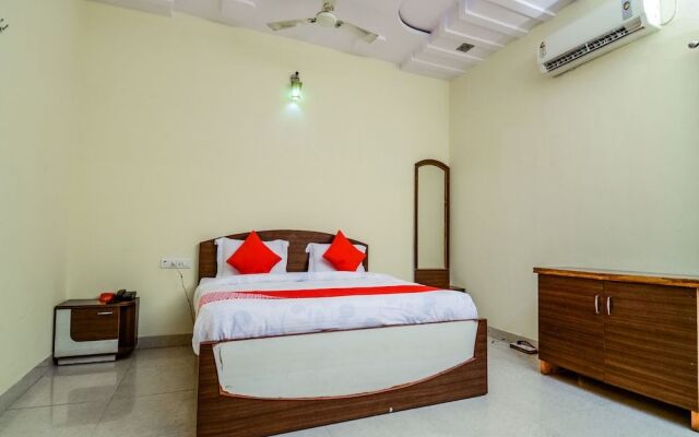 OYO 18825 Hotel Akshey