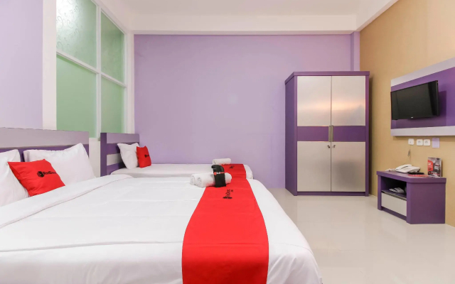 RedDoorz Plus near Stasiun Bekasi