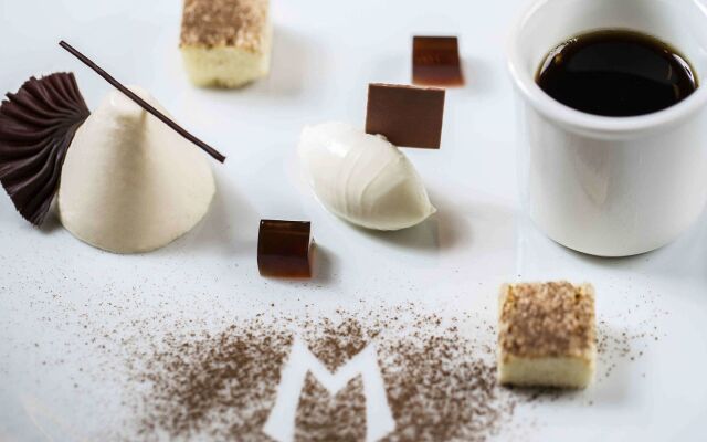 Pullman Dubai Jumeirah Lakes Towers - Hotel & Residence