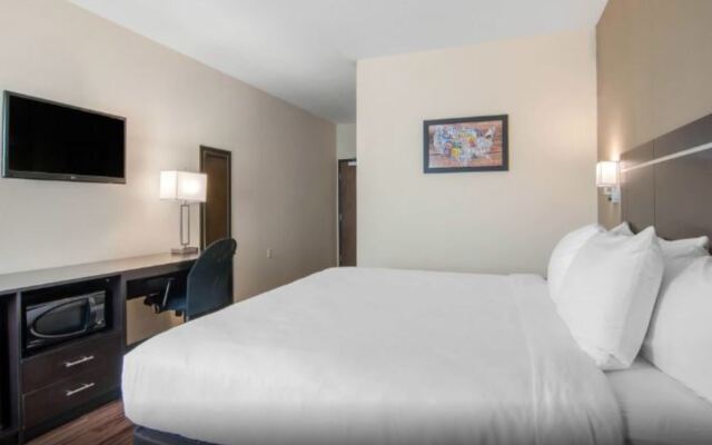 Econo Lodge Inn & Suites