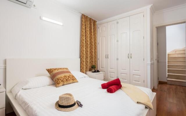 Beautiful VILLA Sahara, bbq, heated pool!