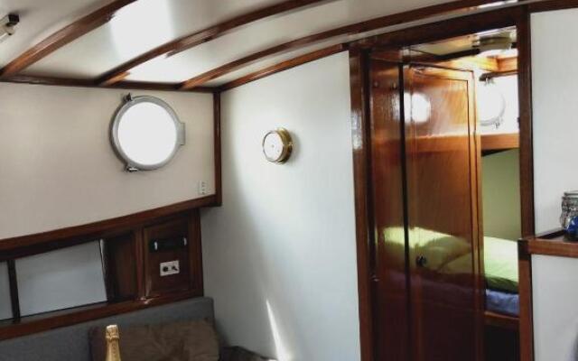 Privé B&B Motorsailer Rataplan