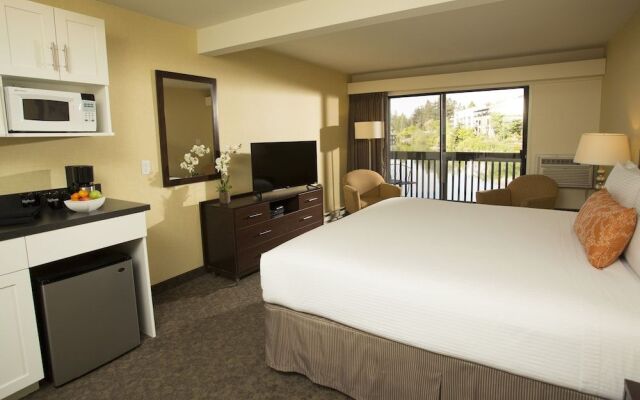 Lakeshore Inn