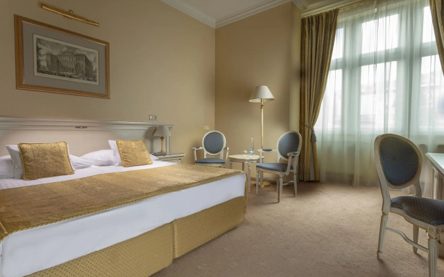 Savoy Westend Hotel