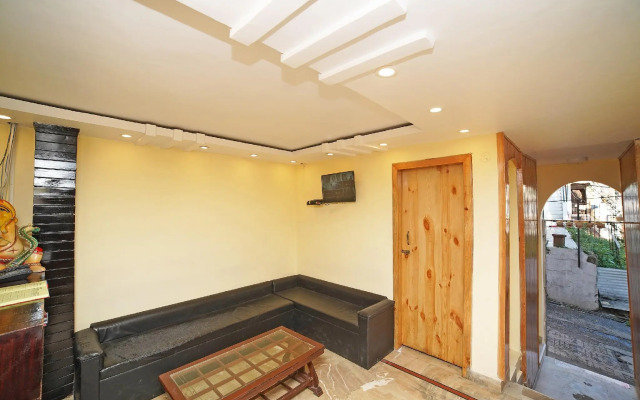 Oyo 8594 Golden Nest
