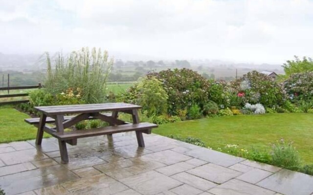 Ymwlch Bach Farmhouse