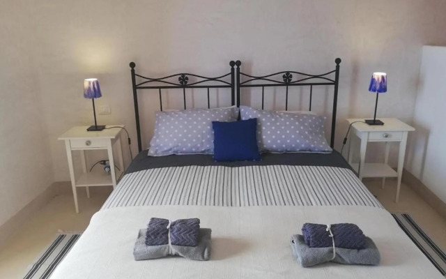 Alicudi Giardino dei Carrubi