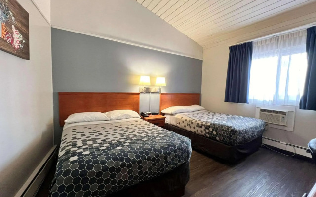 Econo Lodge Motel Village