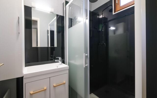 Snug Holiday Home in Signy le Petit with Private Terrace