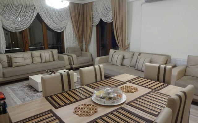 Luxerious Three Bedroom Apartment