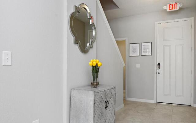 Four Bedrooms Townhome 5122