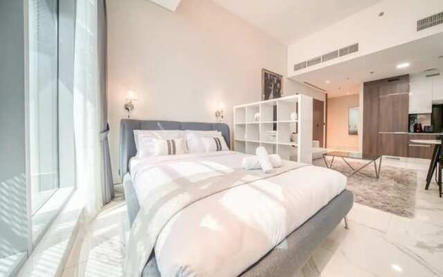 Stunning J-One Tower Studio