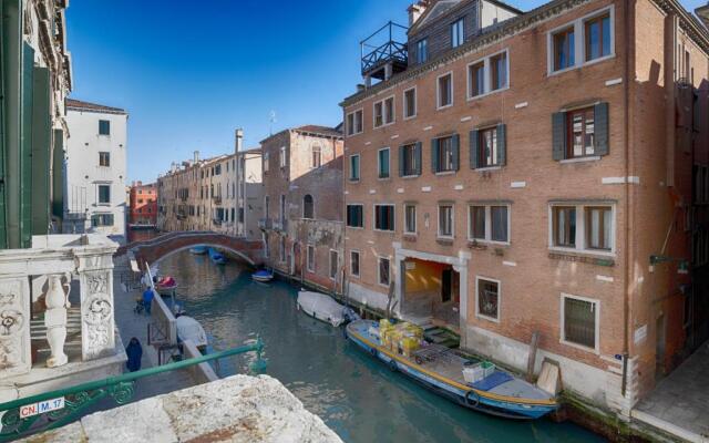 Vintage Venice Apartment