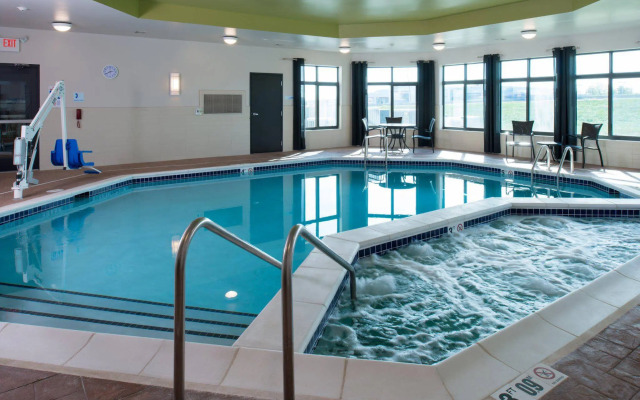 Holiday Inn Express & Suites North Kansas City by IHG