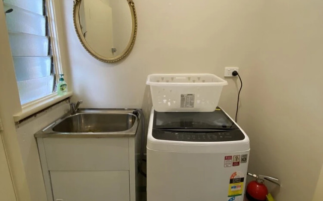 Mitcham train station  2 bedrooms unit