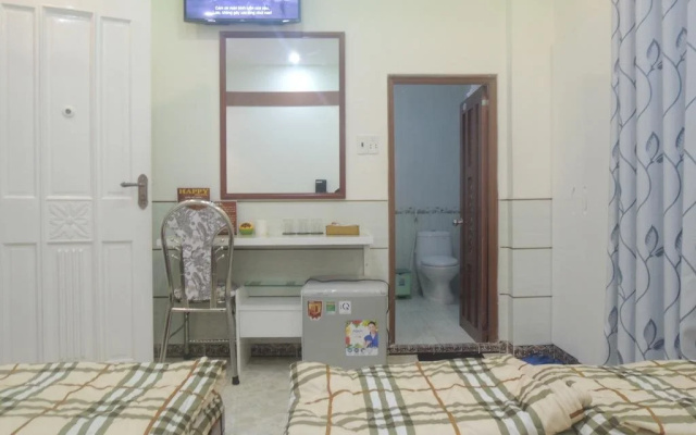 Happy Hotel