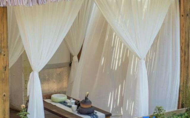 Just to wait for your chain inn (Lijiang Ancient City Wuyi Street Store)