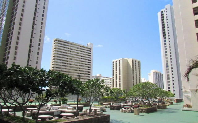 Waikiki Banyan Oceanview 24th Floor