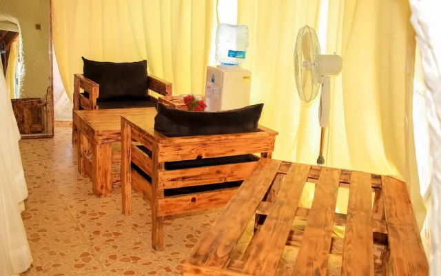 Amanya 2 Rooms Girraffe Family Tent