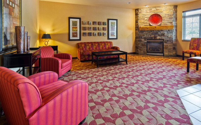 Crandon Inn and Suites