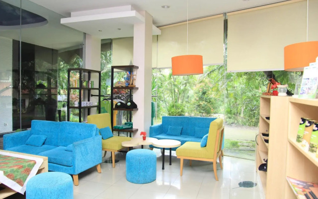 RedDoorz Resort @ Cimahpar Bogor