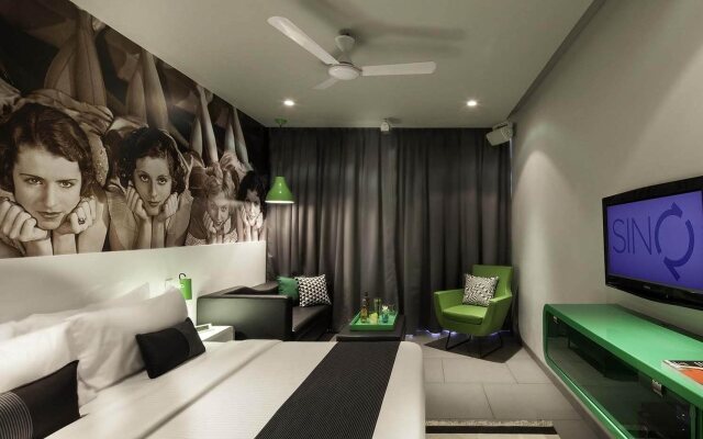 SinQ Party Hotel
