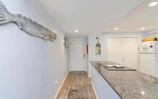 Shoreline Towers 1073